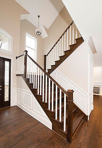 2nd image of 2637 Laurel Ln