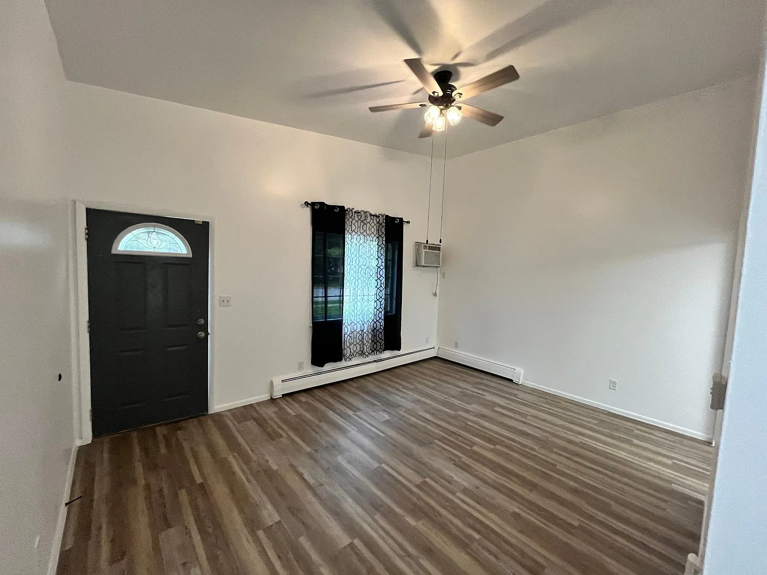 1606 Bryan St — Photo 3