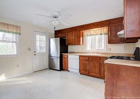 4th image of 50 Debra Dr