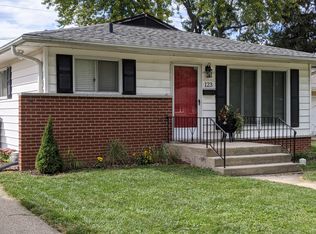 123 Woodland Rd, Libertyville, IL 60048