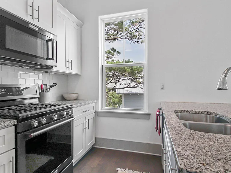 285 Gulfview Cir — Photo 13