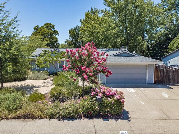 3rd image of 224 Briarcliff Dr
