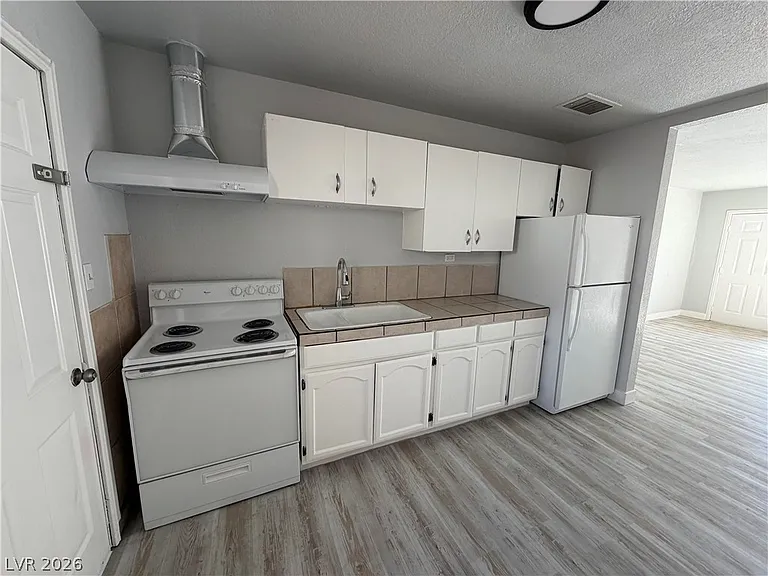 2111 Stewart Ave #B — Photo 15
