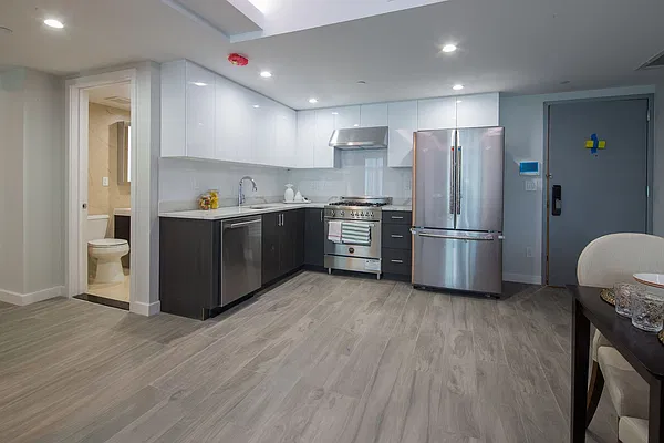 Sold by E Realty International Corp | media 13