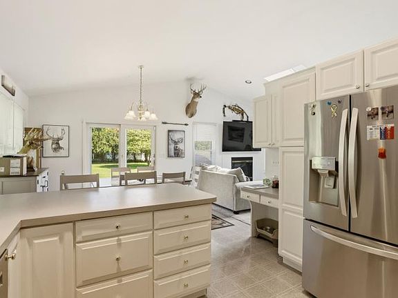 4th image of 1655 Edge Wood Dr