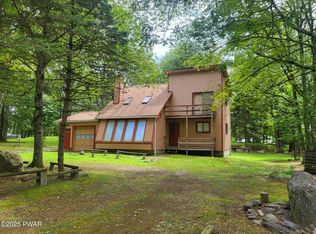 1238 Steele Cir, Bushkill, PA 18324