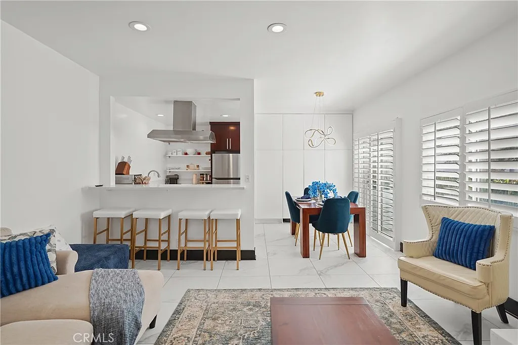 1 bed, 693 sqft, $5,950 — Photo 4