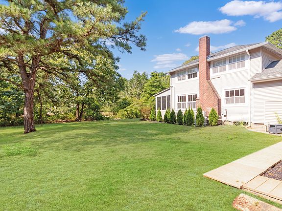 3rd image of 3651 Soundview Ave