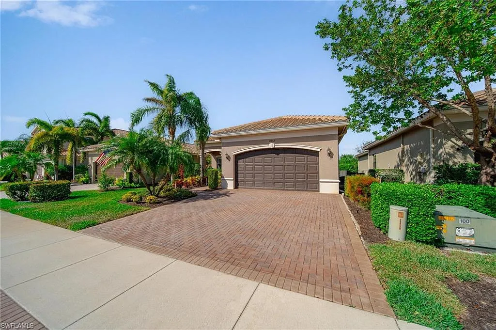 2 bed, 2.0 bath, 2081 sqft, $4,350 — Photo 3