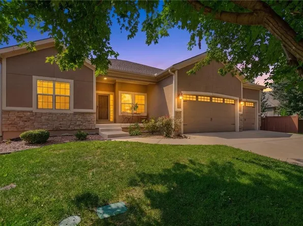 18425 W 193rd Ter, Spring Hill, KS 66083