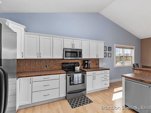 3rd image of 4230 Vista Dr