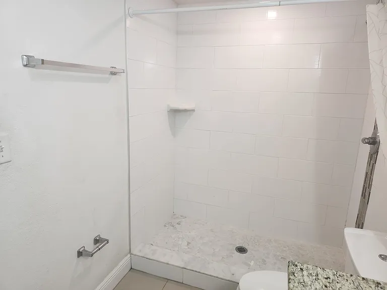 8518 Woodlake Dr #2 — Photo 33