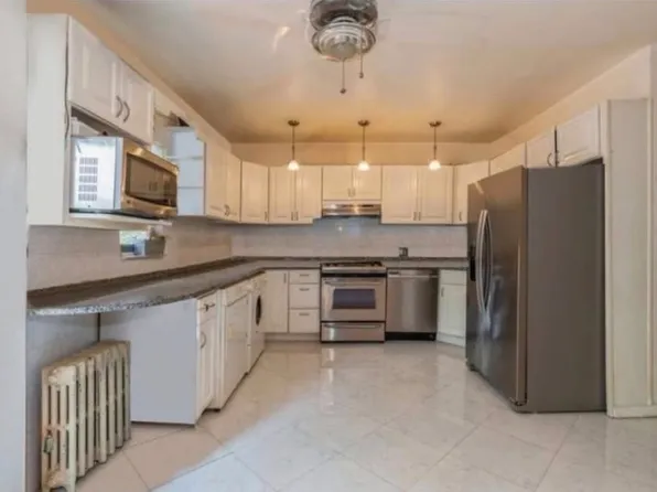 26 W 49th St, Bayonne, NJ 07002