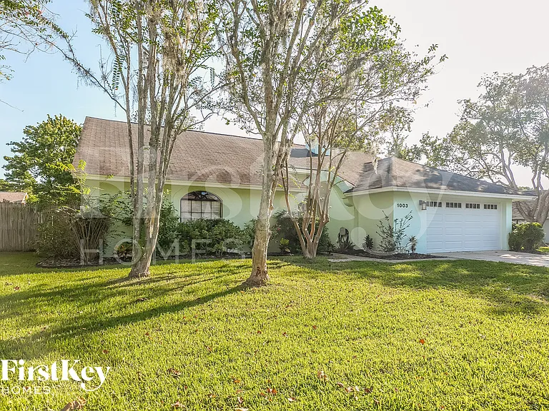 1003 Faircloth Ct — Photo 2