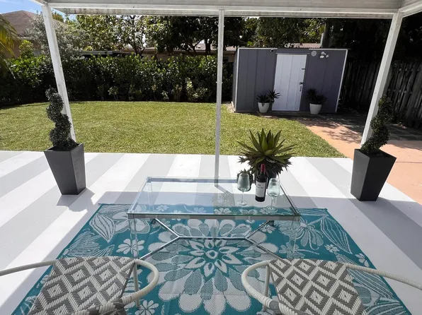 250 NE 42nd Street, Oakland Park, FL 33334