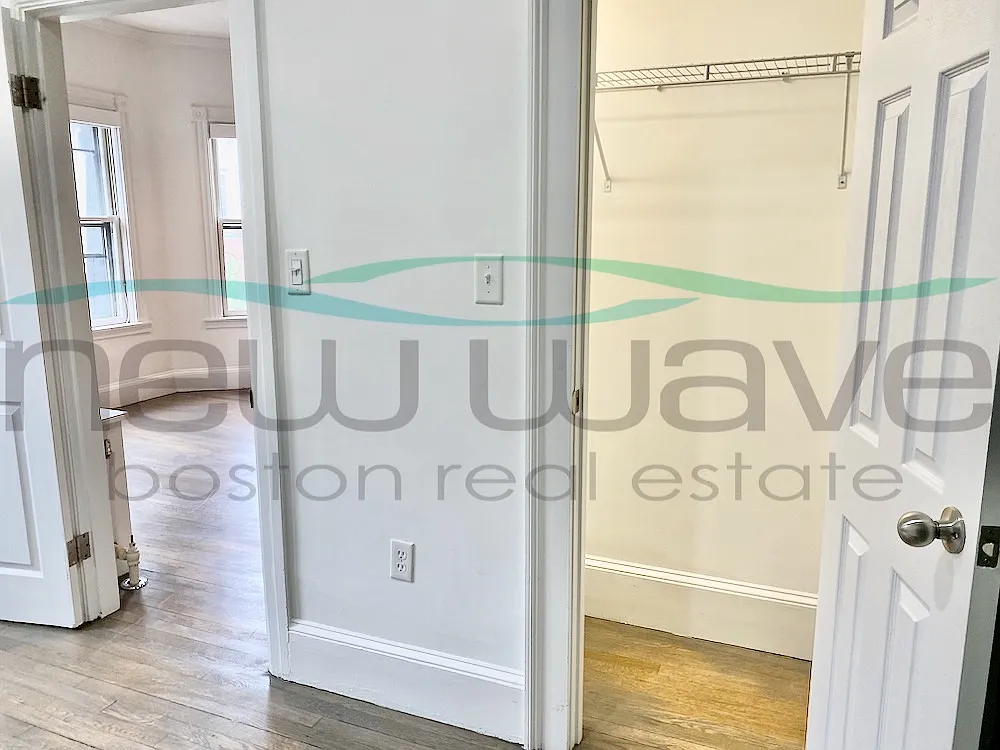 1 bed, 999 sqft, $3,300 — Photo 3