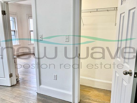 3rd image of 225 Newbury St APT 4F