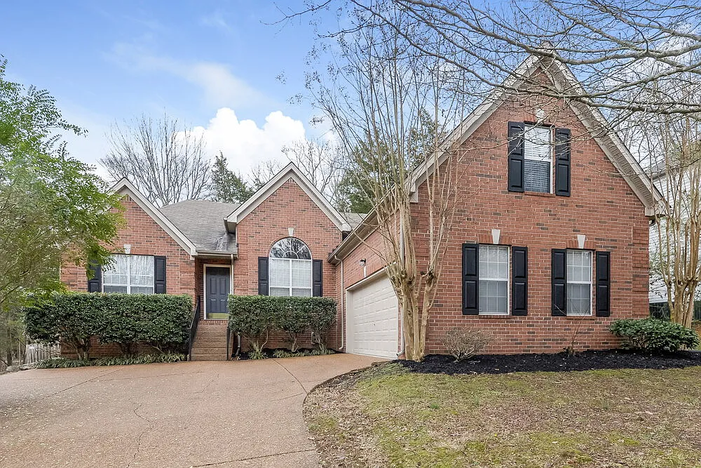 4 bed, 2.0 bath, 2040 sqft, $2,595 — Photo 1