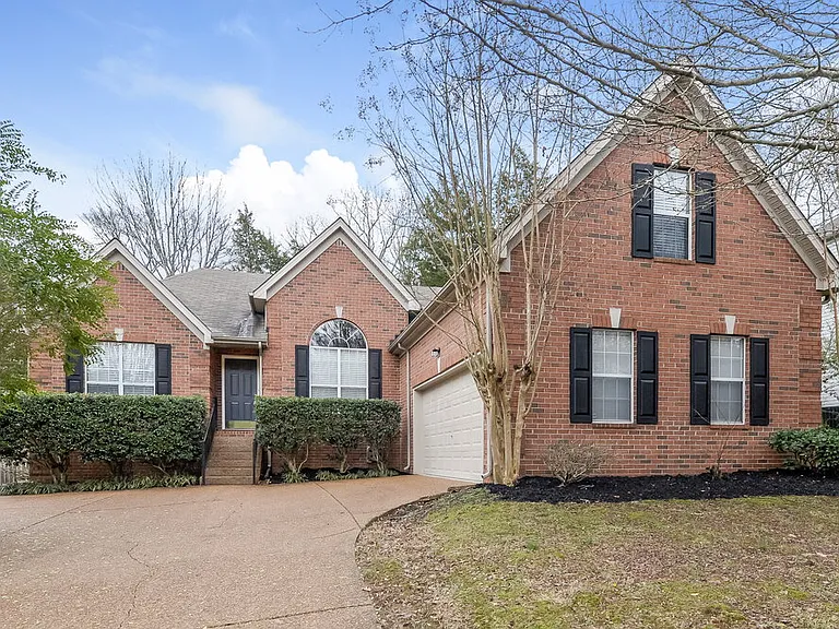 1009 Nighthawk Ln — Photo 1