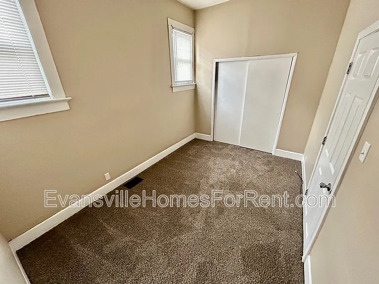 2102 W Delaware St — Photo 5