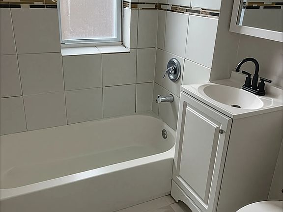 4th image of 6243 S Ashland Ave APT 204