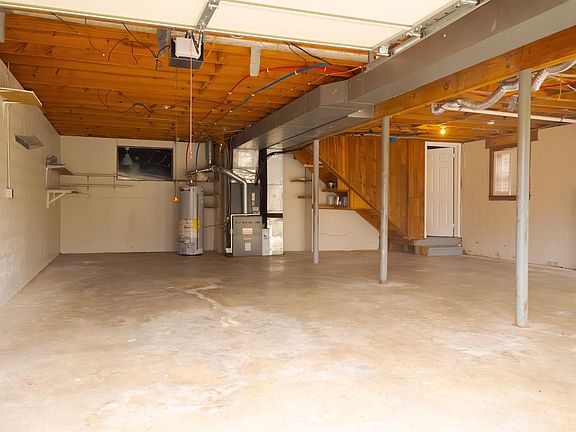 5th image of 709 21st Ave NW