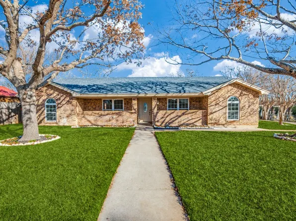 2816 Hurstview Dr, Hurst, TX 76054