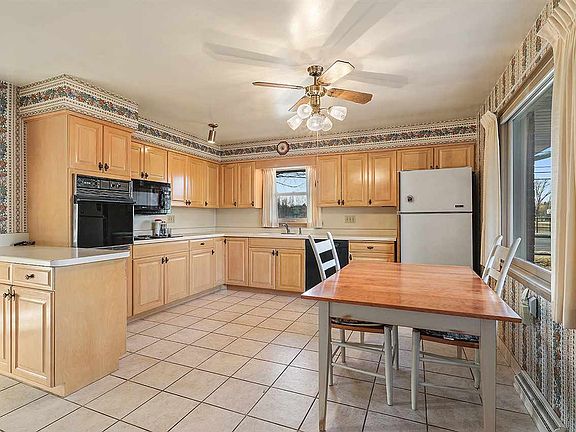 5th image of 244 Nicolet Pl
