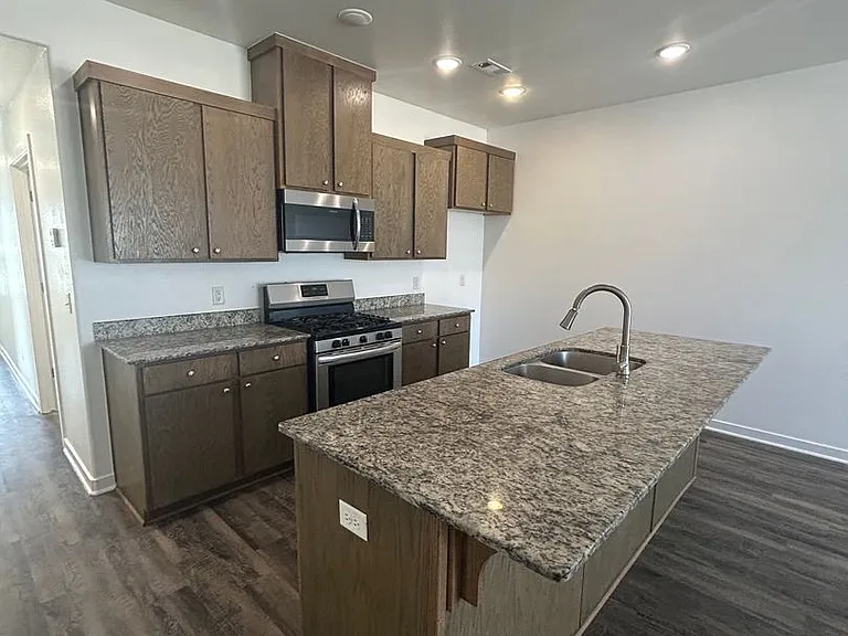 644 Hidden Springs Dr — Photo 6