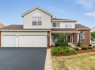 634 Chestnut Dr, Carol Stream, IL 60188