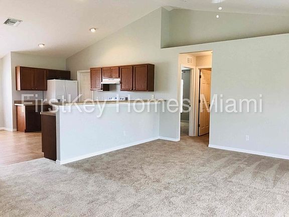4th image of 434 NW 15th St