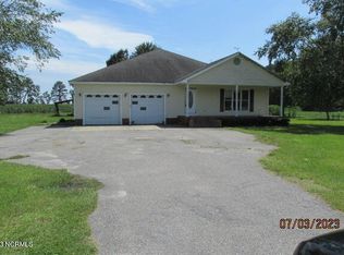 676 Smiling Rd, Maxton, NC 28364