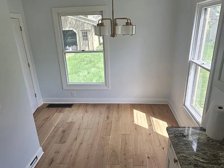 301 Bassett Rd — Photo 10