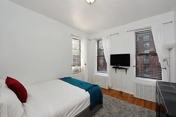 Rented by Furnished Habitat | media 19