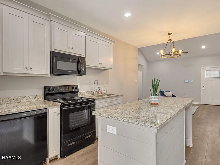 109 Tyreek Dr — Photo 11