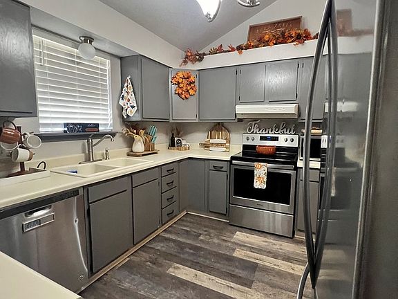 2nd image of 607 Tanglewood Ln