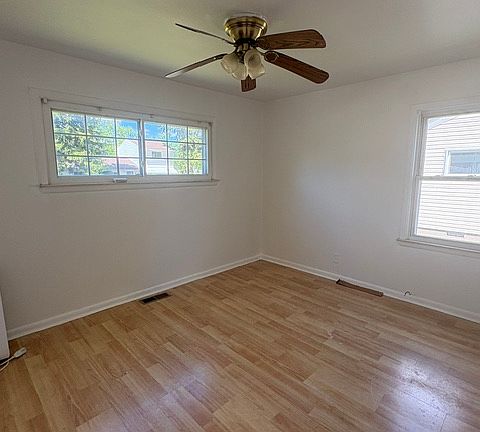 2nd image of 1176 Hawthorne Ave