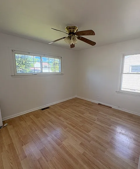 1176 Hawthorne Ave — Photo 2