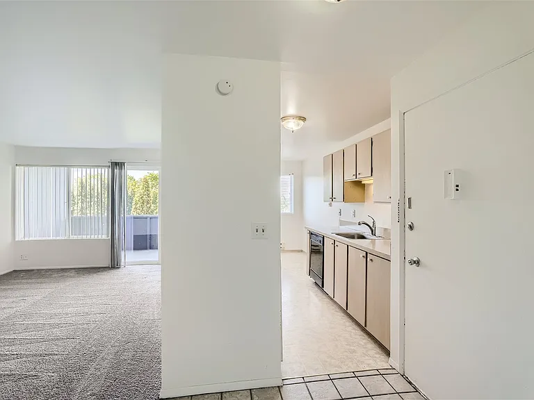 Sunset View Apartments — Photo 4