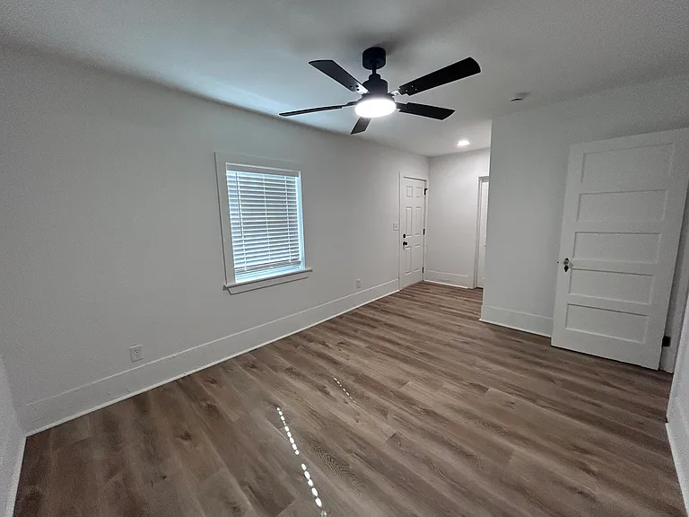 112 Moore Ave — Photo 8