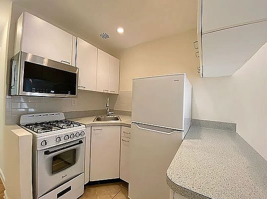 4th image of 349 E 78th St #1F