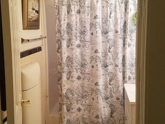 3rd image of 2449 27th St APT 2