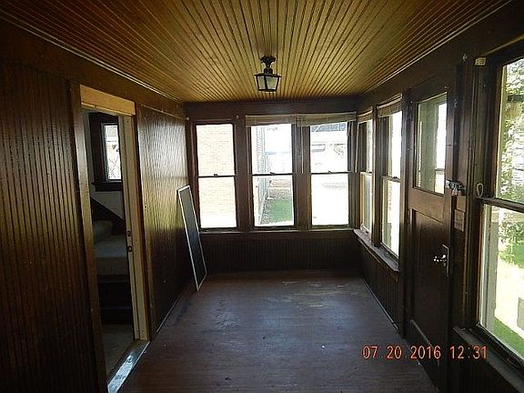 4th image of 109 W 1st St N
