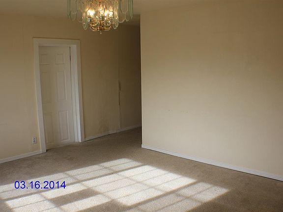 3rd image of 613 E Belmont St