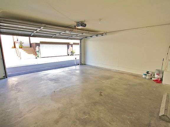 4th image of 864 S Garfield Ave