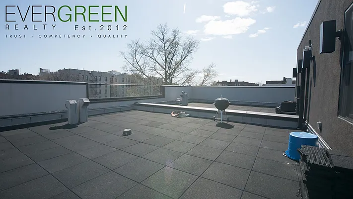 Rented by Evergreen Apartments BK | media 25