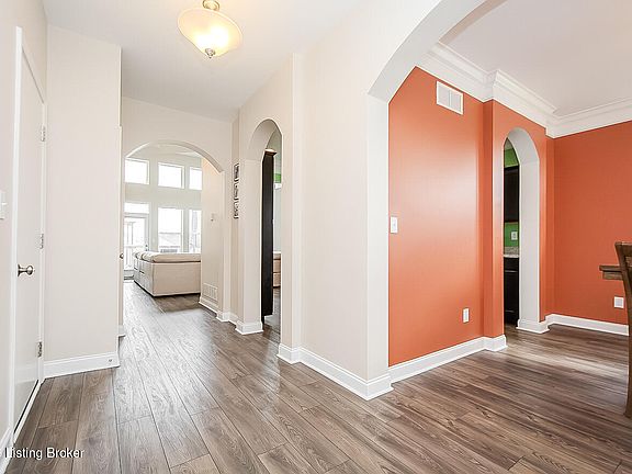 3rd image of 9921 Creek View Estates Dr