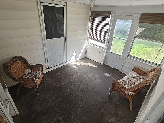 3rd image of 205 N Park Blvd