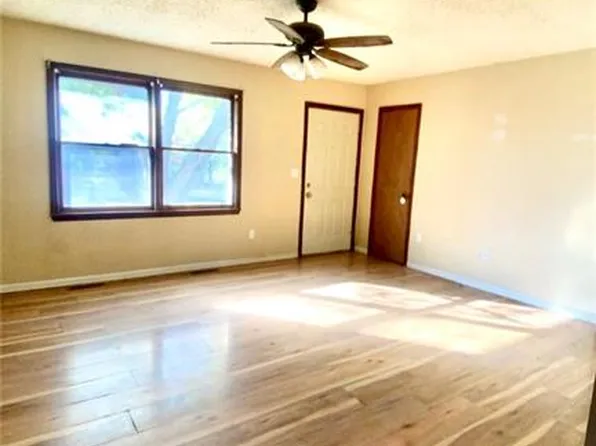 1710 Ann Ave, Harrisonville, MO 64701