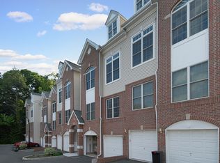 19 Ashley Ct, Hawthorne, NJ 07506